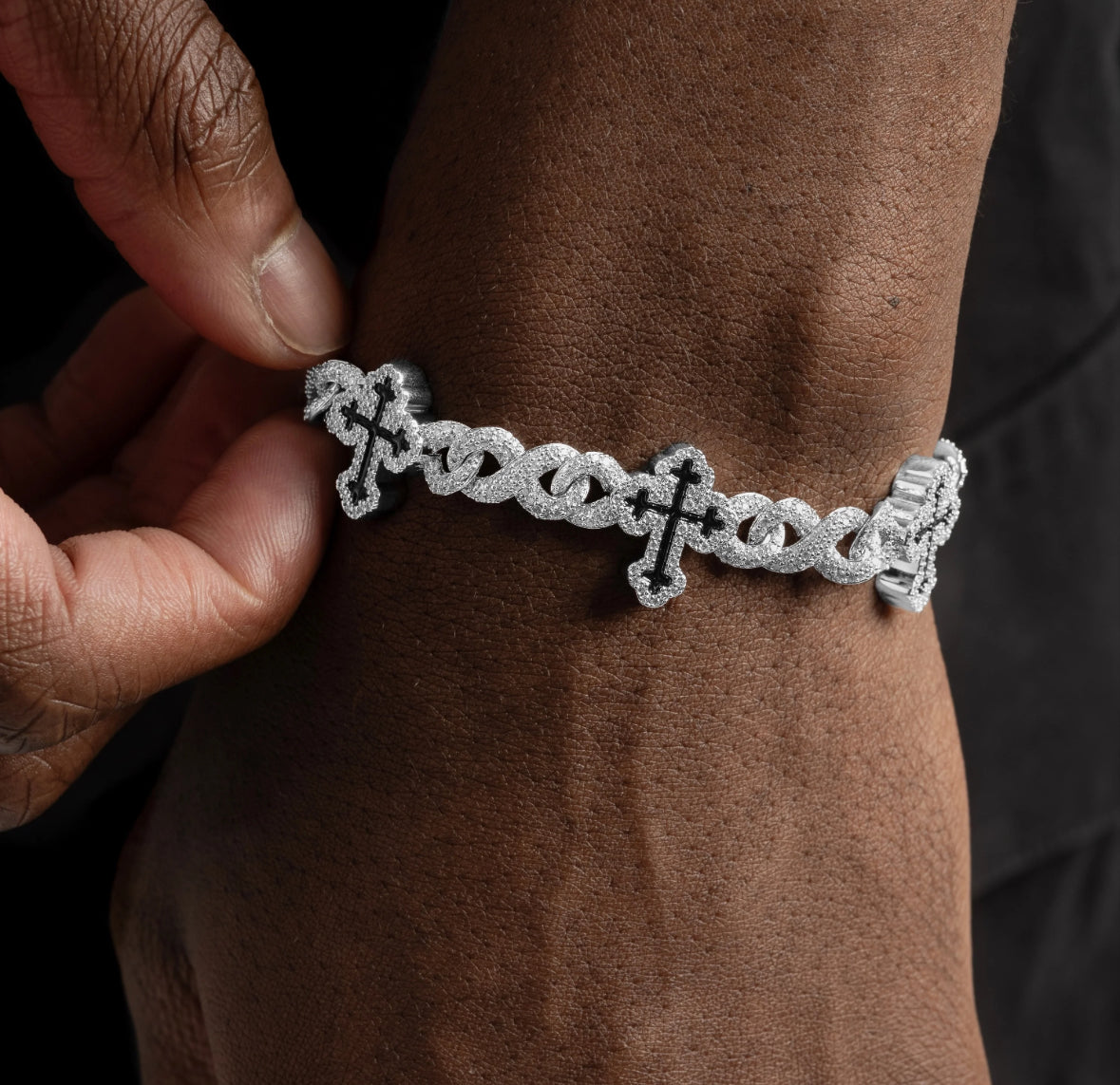 Bracelet Croix en Émail Noir